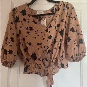 Cute cropped blouse size xs. New with tags